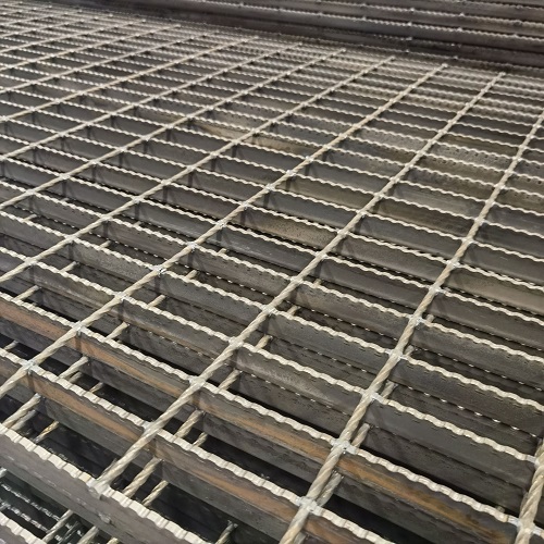 平臺(tái)鋼格柵鋼格板的優(yōu)勢(shì)為何是行業(yè)首選