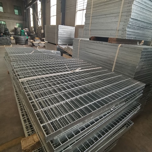 污水處理廠鋼格板如何選？防滑耐腐是關(guān)鍵！