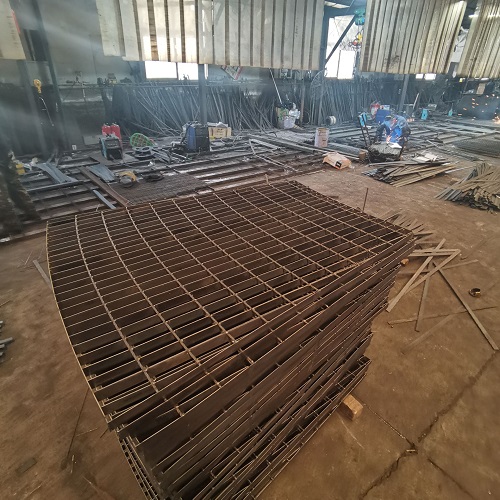 石化行業(yè)鋼格板防火方案：阻燃涂層如何選擇？