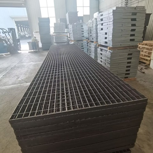 鋼格柵材質(zhì)怎么挑？碳鋼、不銹鋼優(yōu)劣勢(shì)深度解析