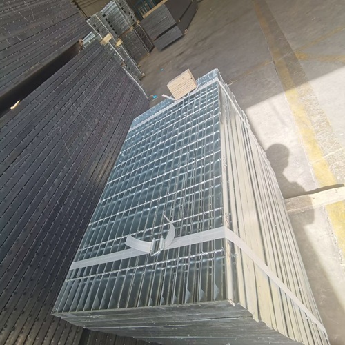 鋼格柵材質(zhì)怎么挑？碳鋼、不銹鋼優(yōu)劣勢(shì)深度解析