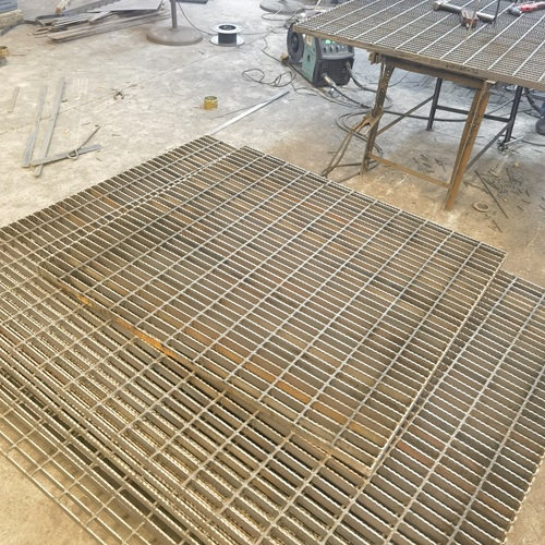 鋼格板是怎么做到防滑又安全的？