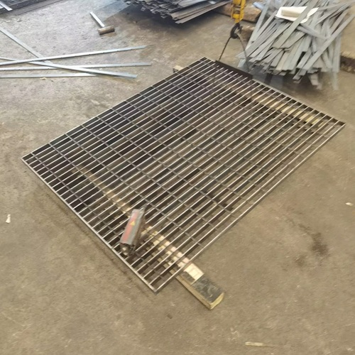 鋼格板在音樂(lè)節(jié)舞臺(tái)搭建中的表現(xiàn)