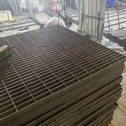 鋼格板用于排水溝蓋板的優(yōu)勢分析