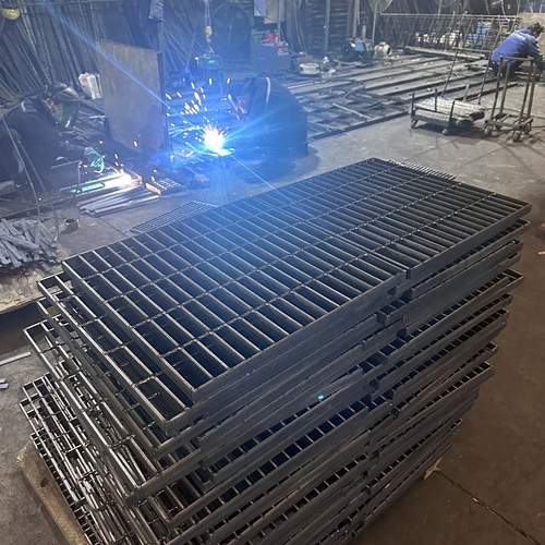 鋼格柵板使用壽命短的原因有哪些