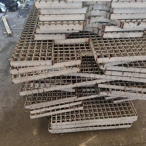 別小看它，這塊鋼格柵板背后藏著大學(xué)問(wèn)