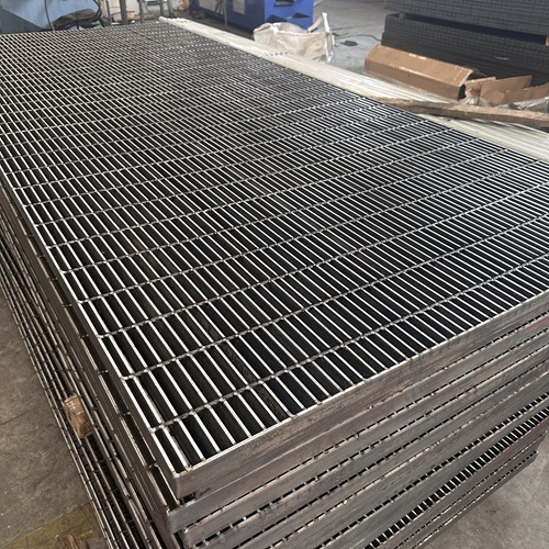 鋼格板采購(gòu)只看價(jià)格？90%的人栽在這一點(diǎn)上