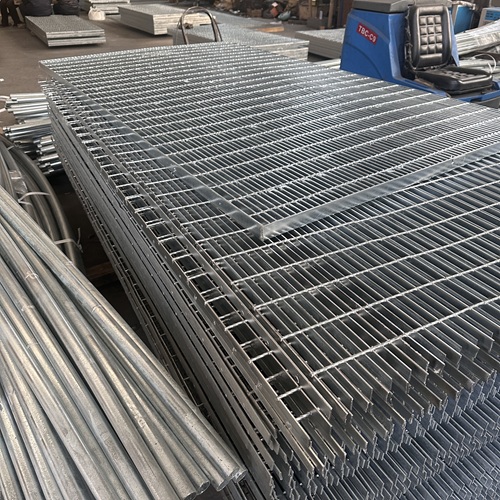 鋼格板在極端環(huán)境下的表現(xiàn)，穩(wěn)到超出預(yù)期