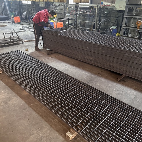 鋼格板在工業(yè)平臺(tái)中的4大應(yīng)用優(yōu)勢(shì)