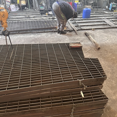 鋼格板出口市場機遇與挑戰(zhàn)并存